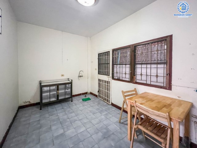 *****ทาวน์เฮ้าส์มือสองย่านนนทบุรี ม.พุทธชาด บางกรวย-ไทรน้อย เนื้อที่ 17 ตร.ว. ฟังก์ชัน 2 ห้องนอน 2 ห้องน้ำ 1 ที่จอดรถ หน้าบ้านไม่ชนใคร บนทำเลแห่งการเดินทาง ใกล้เซ็นทรัลเวสท์เกต และรถไฟฟ้าสายสีม่วง "สถานีบางพลู" ราคาเพียงล้านต้นๆ เท่านั้น!